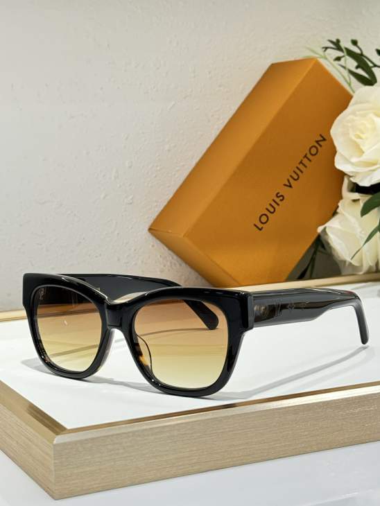 Picture of Louis Vuitton Sunglasses _SKUfw77619510fw